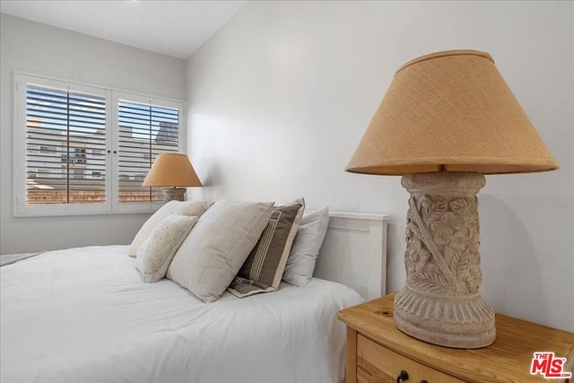 622 S Barrington Avenue 206, Los Angeles, CA 90049