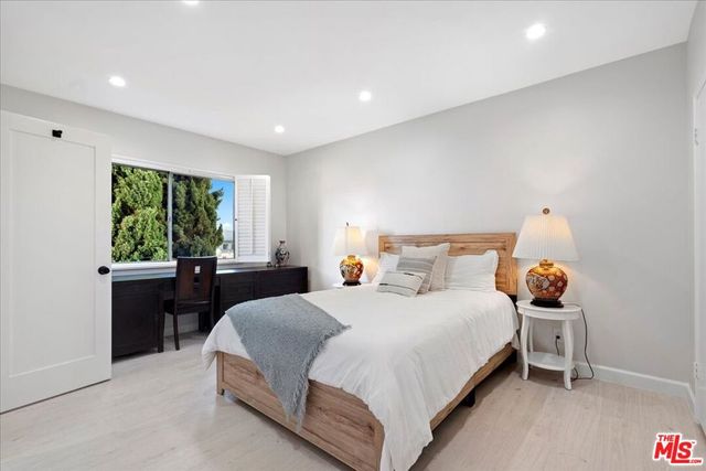 622 S Barrington Avenue 206, Los Angeles, CA 90049