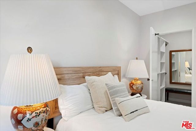 622 S Barrington Avenue 206, Los Angeles, CA 90049