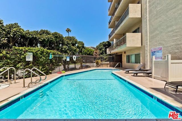 622 S Barrington Avenue 206, Los Angeles, CA 90049