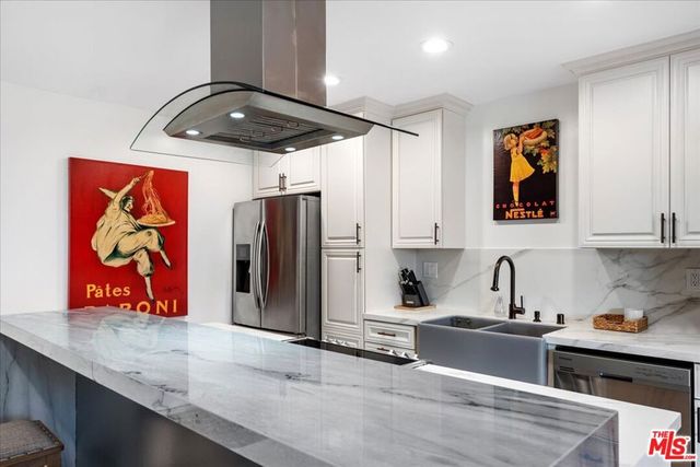 622 S Barrington Avenue 206, Los Angeles, CA 90049