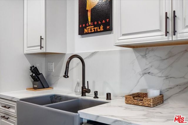 622 S Barrington Avenue 206, Los Angeles, CA 90049