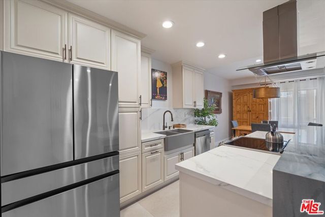 622 S Barrington Avenue 206, Los Angeles, CA 90049