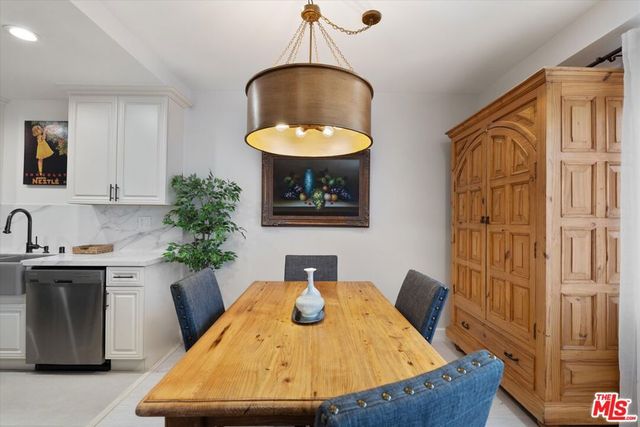 622 S Barrington Avenue 206, Los Angeles, CA 90049