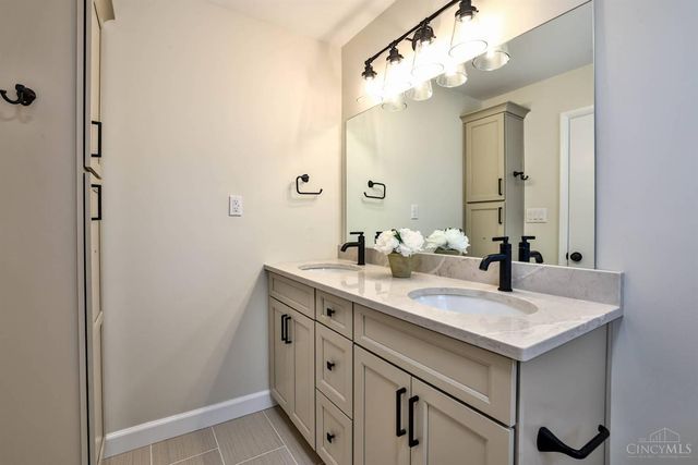 10369 Arborhill Lane, Evendale, OH 45241