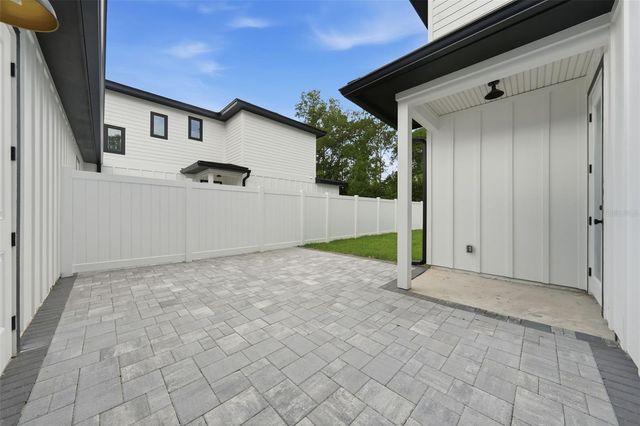 1020 FARMSTEAD STREET, Eustis, FL 32736