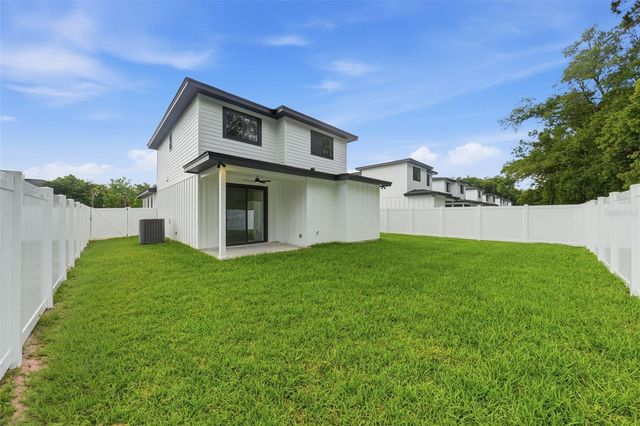 1020 FARMSTEAD STREET, Eustis, FL 32736