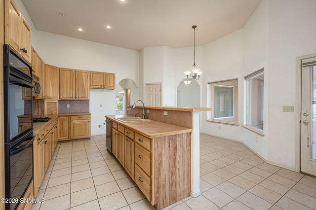 759 Stone Canyon Drive, Las Cruces, NM 88011