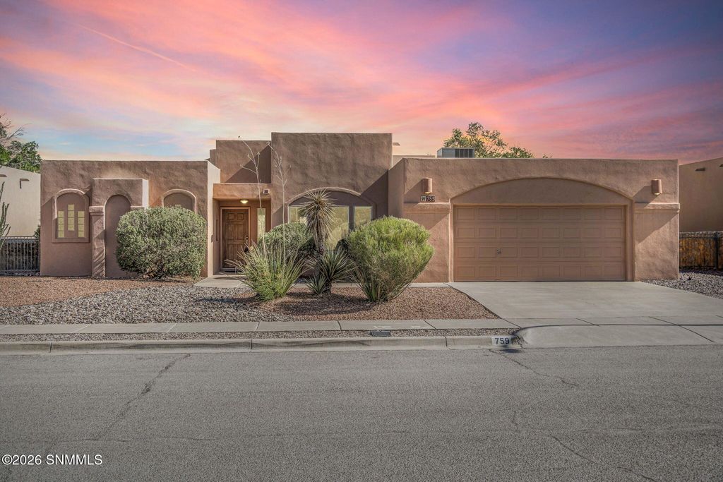759 Stone Canyon Drive, Las Cruces, NM 88011