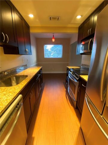 2591 NE 55 Court 105, Fort Lauderdale, FL 33308