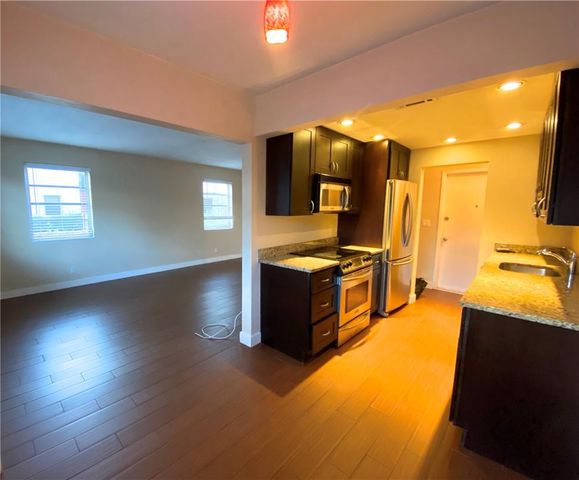 2591 NE 55 Court 105, Fort Lauderdale, FL 33308