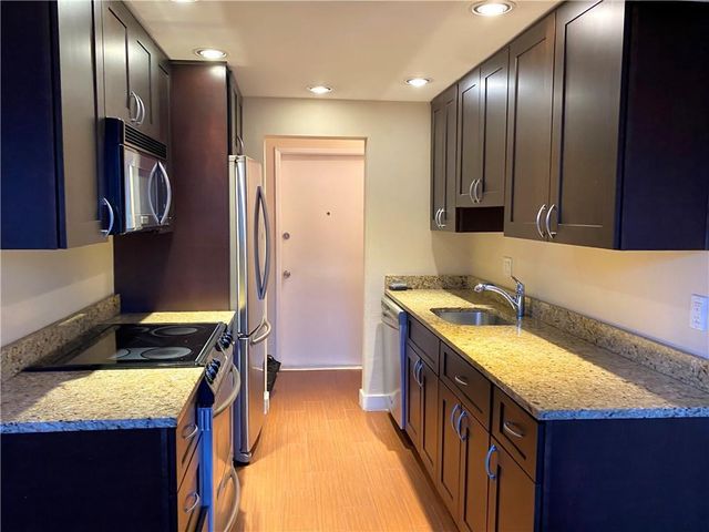 2591 NE 55 Court 105, Fort Lauderdale, FL 33308