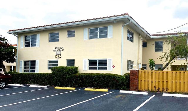 2591 NE 55 Court 105, Fort Lauderdale, FL 33308