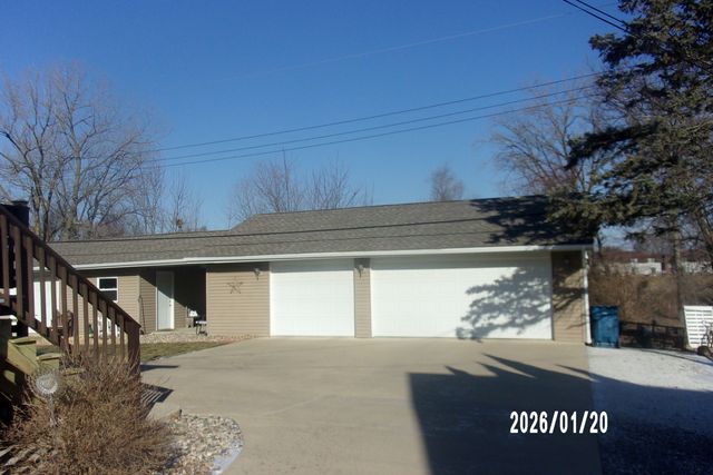 120 W Herron Court, Watseka, IL 60970