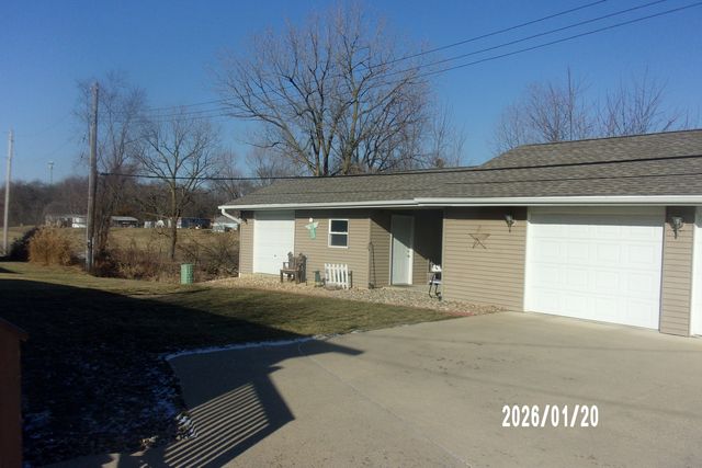 120 W Herron Court, Watseka, IL 60970