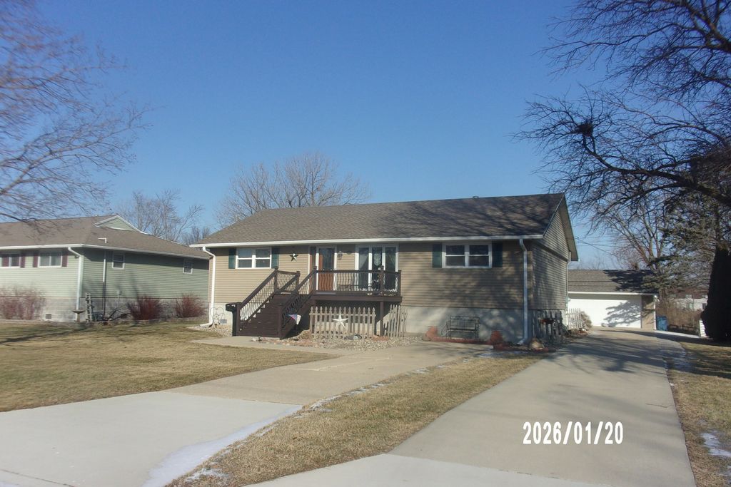 120 W Herron Court, Watseka, IL 60970