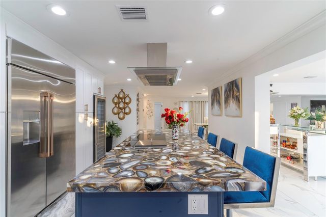 320 HARBOR PASSAGE, Clearwater Beach, FL 33767