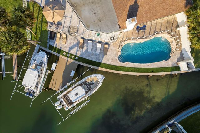 320 HARBOR PASSAGE, Clearwater Beach, FL 33767