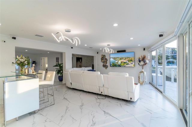 320 HARBOR PASSAGE, Clearwater Beach, FL 33767