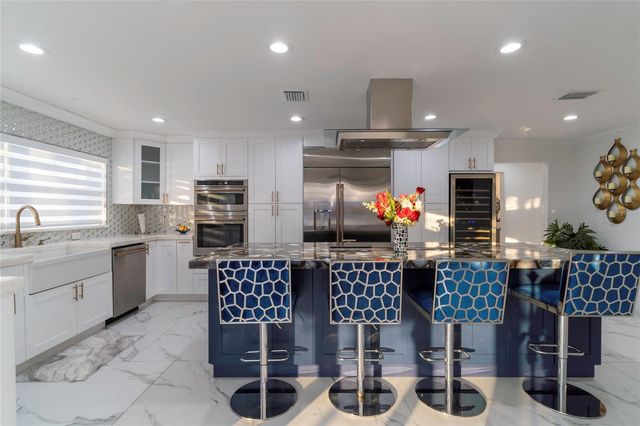 320 HARBOR PASSAGE, Clearwater Beach, FL 33767