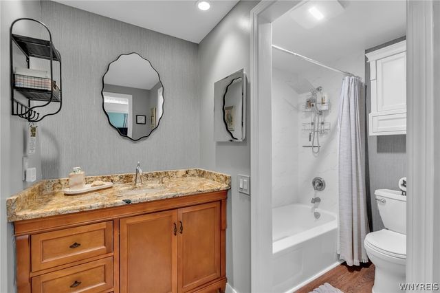 60 Hamlin 4, Amherst, NY 14221