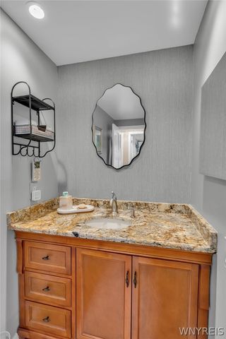 60 Hamlin 4, Amherst, NY 14221