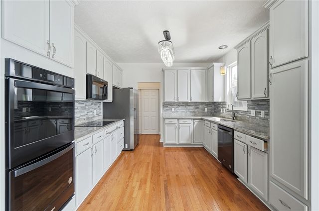 6088 Oak Ridge Drive, Huber Heights, OH 45424