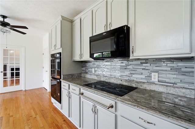 6088 Oak Ridge Drive, Huber Heights, OH 45424