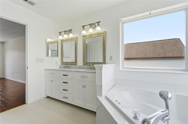 6088 Oak Ridge Drive, Huber Heights, OH 45424