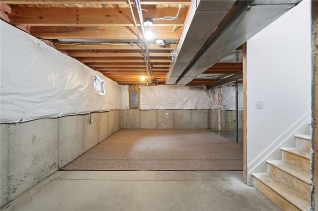 6088 Oak Ridge Drive, Huber Heights, OH 45424