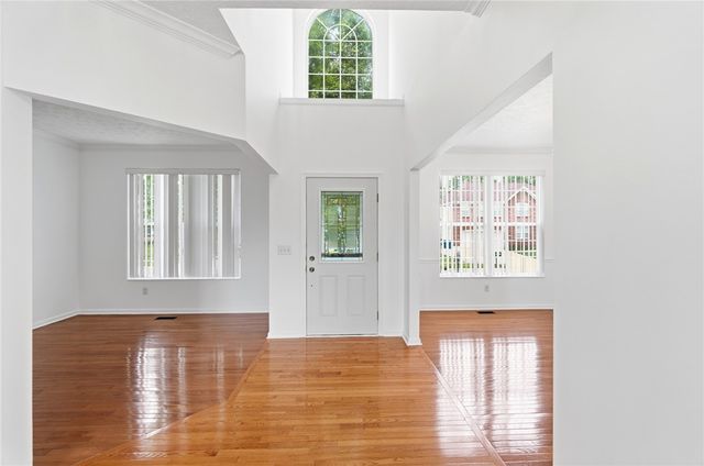 6088 Oak Ridge Drive, Huber Heights, OH 45424