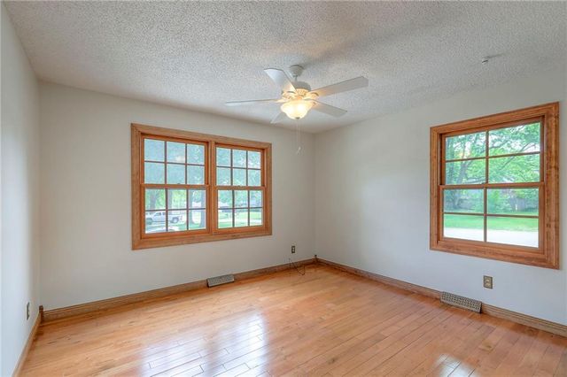 313 SW Ensley Lane, Lee's Summit, MO 64081