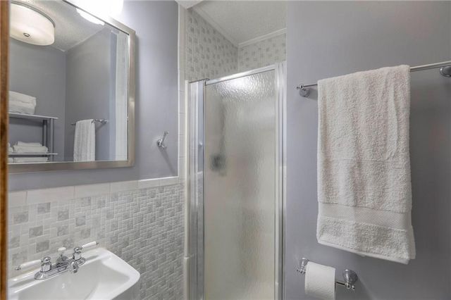 313 SW Ensley Lane, Lee's Summit, MO 64081