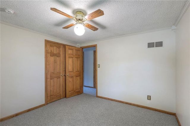 313 SW Ensley Lane, Lee's Summit, MO 64081