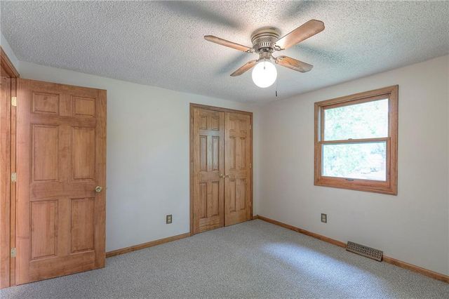 313 SW Ensley Lane, Lee's Summit, MO 64081