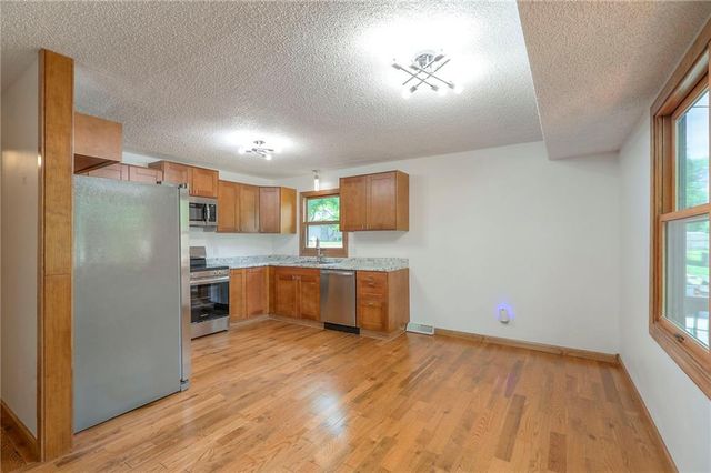 313 SW Ensley Lane, Lee's Summit, MO 64081