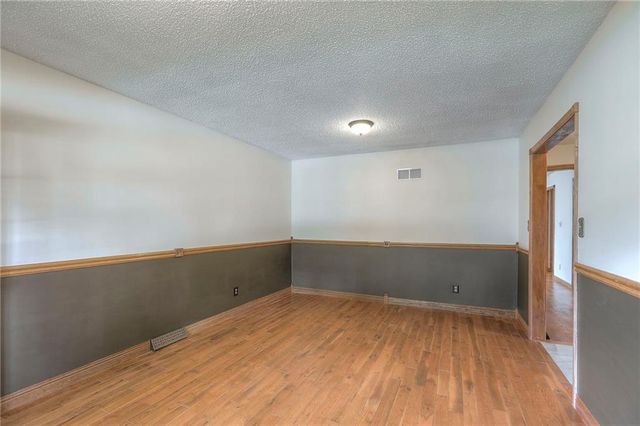 313 SW Ensley Lane, Lee's Summit, MO 64081