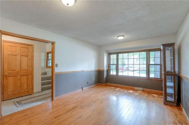 313 SW Ensley Lane, Lee's Summit, MO 64081