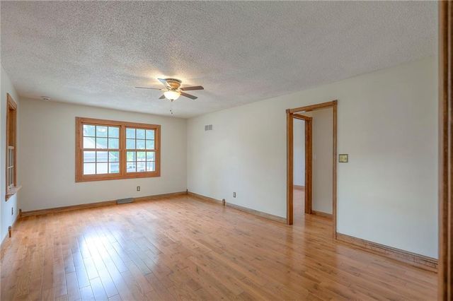 313 SW Ensley Lane, Lee's Summit, MO 64081