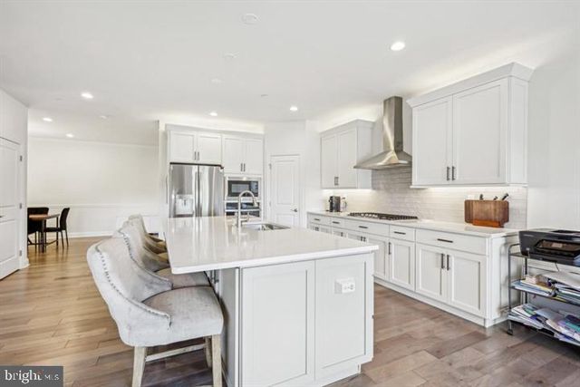 41 MIDSUMMER DR, West Chester, PA 19382