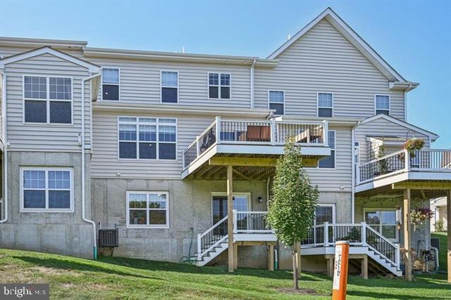 41 MIDSUMMER DR, West Chester, PA 19382