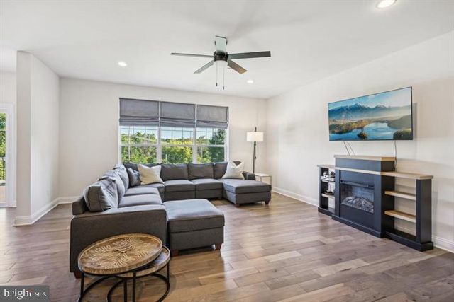 41 MIDSUMMER DR, West Chester, PA 19382