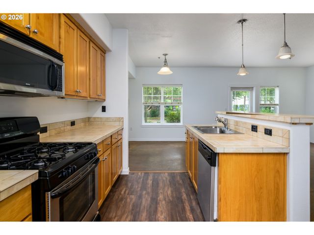 10651 Ne RED WING Way 102, Hillsboro, OR 97006
