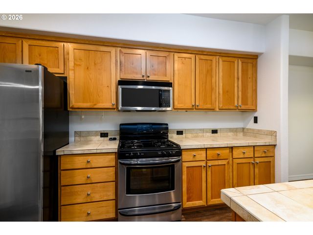 10651 Ne RED WING Way 102, Hillsboro, OR 97006