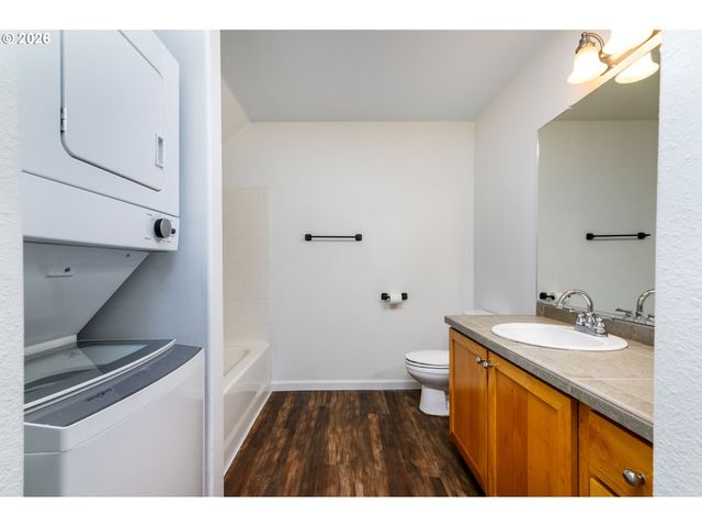 10651 Ne RED WING Way 102, Hillsboro, OR 97006