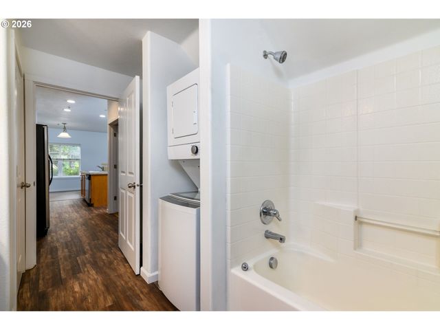 10651 Ne RED WING Way 102, Hillsboro, OR 97006