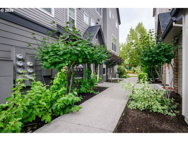 10651 Ne RED WING Way 102, Hillsboro, OR 97006