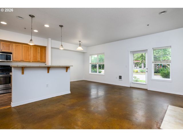 10651 Ne RED WING Way 102, Hillsboro, OR 97006