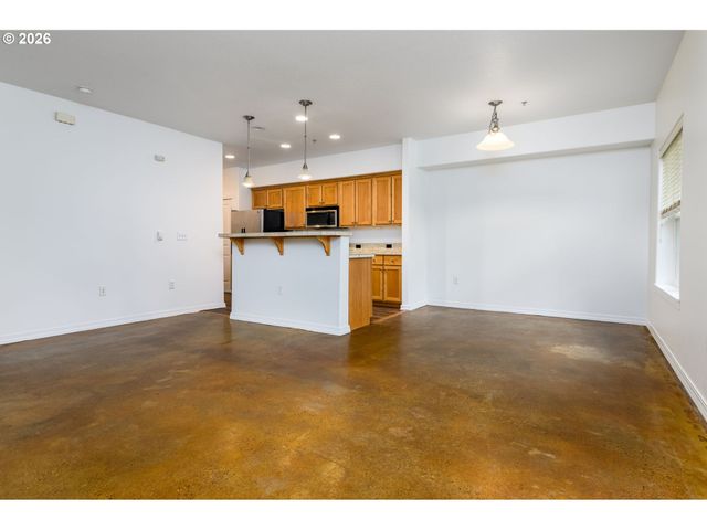 10651 Ne RED WING Way 102, Hillsboro, OR 97006