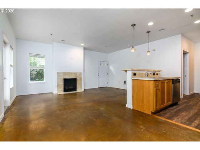 10651 Ne RED WING Way 102, Hillsboro, OR 97006